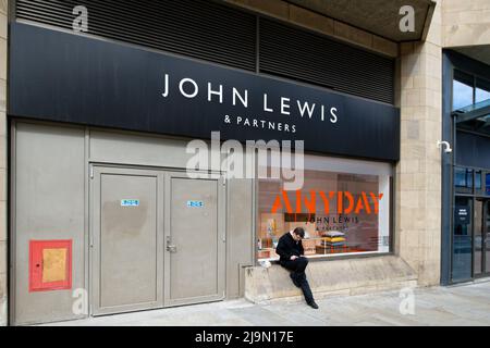 Edimburgo Scozia, Regno Unito maggio 24 2022. Un progetto di fotografia di strada che esplora gli spazi urbani. Credit sst/alamy live news Foto Stock