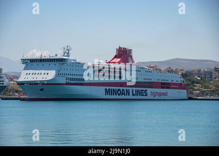 Heraklion, Grecia 15 maggio 2022, un traghetto ad alta velocità della compagnia di navigazione 'Minoan Lines' nel porto di Heraklion Foto Stock