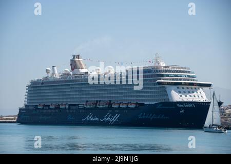 Heraklion, Grecia 15 maggio 2022, una nave da crociera Tui nel porto di Heraklion Foto Stock