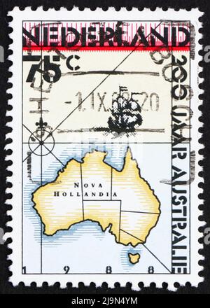 OLANDA - CIRCA 1988: Un timbro stampato nei Paesi Bassi mostra la Mappa dell'Australia, Bicentennial of Australia, circa 1988 Foto Stock