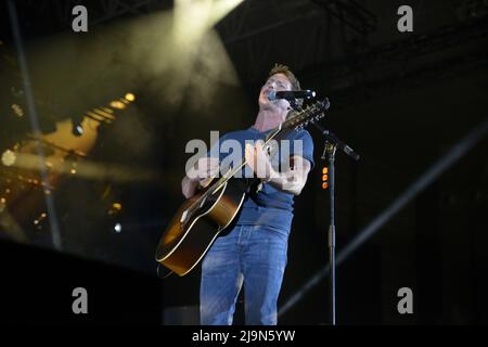James Blunt ha suonato in concerto presso la Kioene Arena di Padova il 22 maggio 2022. Il concerto è stato ripetutamente rinviato per le domande relative al Covid-19, inizialmente previste per il 2020. "Una volta aperto un mind tour" è il titolo del ritorno dal vivo del cantante inglese, che è esploso a livello internazionale grazie al successo "sei bello". James Blunt, cantante, cantautore, musicista e produttore discografico inglese. Ex ufficiale di ricognizione nel reggimento Life Guards dell'esercito britannico, ha servito sotto la NATO durante la guerra del Kosovo del 1999. (Foto di Mariano Montella/Pacific Press/Sipa USA) Foto Stock