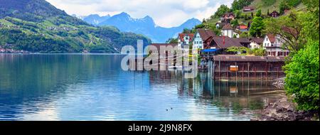 Idilliaca natura dei laghi svizzeri - Walensee, tranquillo piccolo villaggio Quinten. Paesaggio panoramico della Svizzera Foto Stock