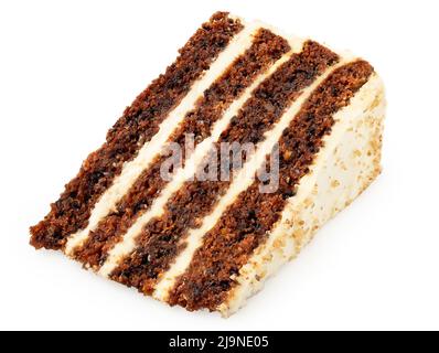 Fetta di torta di carota con ripieno di formaggio cremoso e glassa isolato su bianco. Sdraiati. Foto Stock
