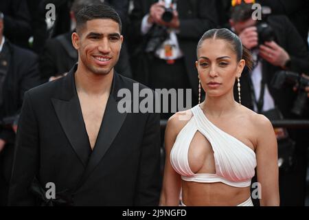 Achraf Hakimi, Hiba Abouk partecipa alla prima del film The Innoncent durante il Festival del Cinema di Cannes del 75th a Cannes, in Francia, il 24 maggio 2022. Foto di Julien Reynaud/APS-Medias/ABACAPRESSS.COM Foto Stock