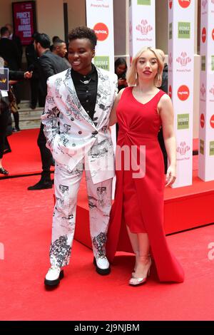 Nicola Adams ed Ella Baig, The Princes Trust e TK Maxx & Homesense Awards, Theatre Royal Drury Lane, Londra, UK, 24 maggio 2022, Foto di Richard Gol Foto Stock