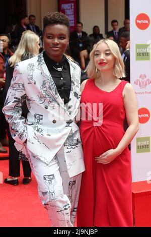 Nicola Adams ed Ella Baig, The Princes Trust e TK Maxx & Homesense Awards, Theatre Royal Drury Lane, Londra, UK, 24 maggio 2022, Foto di Richard Gol Foto Stock