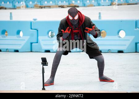 Uomo in costume di Spiderman, New York City, Stati Uniti d'America Foto  stock - Alamy