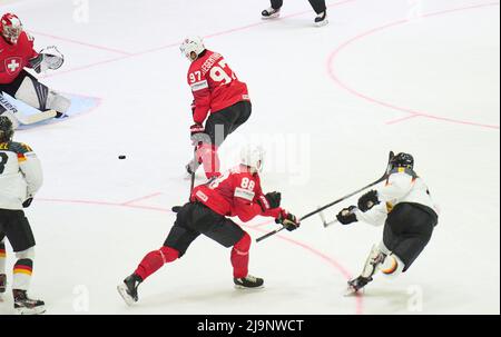 Helsinki, Finlandia. 24th maggio 2022. Kai Wissmann, Nr. 6 della Germania st 1-1 nella partita GERMANIA - SVIZZERA IIHF ICE HOCKEY WORLD CHAMPIONSHIP Group A Helsinki, Finlandia, 24 maggio 2022, Stagione 2021/2022 © Peter Schatz / Alamy Live News Foto Stock