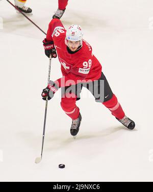 Helsinki, Finlandia. 24th maggio 2022. Marco MIRANDA, sui 98 in partita GERMANIA - SVIZZERA 3-4 dopo lo sparo di rigore IIHF ICE HOCKEY WORLD CHAMPIONSHIP Group A Helsinki, Finlandia, 24 maggio 2022, Stagione 2021/2022 © Peter Schatz / Alamy Live News Foto Stock