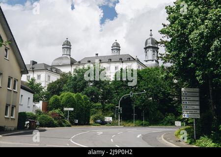 BERGISH GLADBACH, GERMANIA - 24 MAGGIO 2022: Althoff Grandhotel Schloss Bensberg, costruito come rifugio di caccia di Jan Wellem (Johann Wilhelm II), Duca di Ja Foto Stock