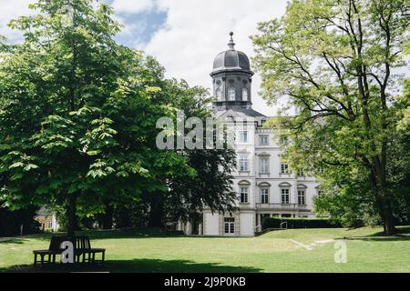 BERGISH GLADBACH, GERMANIA - 24 MAGGIO 2022: Althoff Grandhotel Schloss Bensberg, costruito come rifugio di caccia di Jan Wellem (Johann Wilhelm II), Duca di Ja Foto Stock