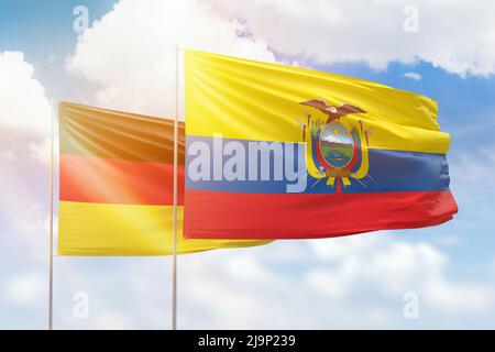Cielo azzurro soleggiato e bandiere dell'ecuador e della germania Foto Stock