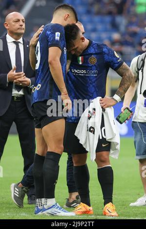 Milano, Italia. 22nd maggio 2022. Lautaro Martinez del FC Internazionale e Joaquin Correa del FC Internazionale reagiscono perdendo durante la Serie Una partita tra Inter e Sampdoria allo Stadio Giuseppe Meazza il 22 maggio 2022 a Milano. Credit: Independent Photo Agency/Alamy Live News Foto Stock