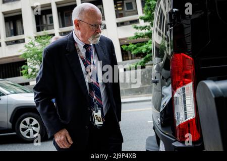 Washington, DC. 23rd maggio 2022. Il 23 maggio 2022 il consigliere speciale John Durham lascia il tribunale federale statunitense a Washington, DC. Credito: Samuel Corum/CNP (RESTRIZIONE: NESSUN New York o New Jersey Quotidiani o giornali entro un raggio di 75 miglia da New York) credito: dpa/Alamy Live News Foto Stock