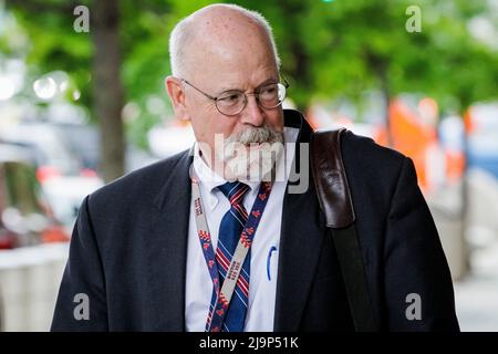 Washington, DC. 23rd maggio 2022. Il 23 maggio 2022 il consigliere speciale John Durham lascia il tribunale federale statunitense a Washington, DC. Credito: Samuel Corum/CNP (RESTRIZIONE: NESSUN New York o New Jersey Quotidiani o giornali entro un raggio di 75 miglia da New York) credito: dpa/Alamy Live News Foto Stock