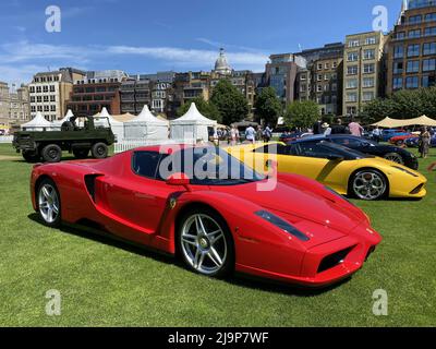 NELLA FOTO: 2004 Ferrari Enzo 2021 London Concours tenuto presso l'onorevole Artillery Company a Londra, Regno Unito. Tre giorni di indulgenza automobilistica, con alcune delle auto sportive più iconiche del mondo, si tiene dal 8-10 giugno 2021 dove: Londra, Regno Unito quando: 08 giugno 2021 credito: Jon Gillespie/WENN Foto Stock