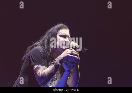 James LaBrie suona sul palco con la sua band Dream Theater al Palazzo dello Sport di Roma. Foto Stock