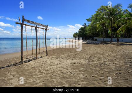 La spiaggia si alza all'Anvaya Beach Resort sulla Jerman Beach a Tuban, Kuta, Bali nel 2022. Foto Stock