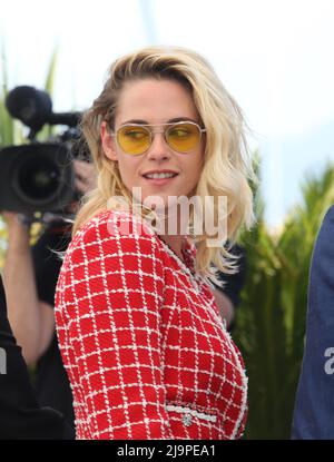 Cannes, Francia. 24th maggio 2022. Kristen Stewart partecipa alla fotocellula per i 'crimini del futuro' durante il festival annuale del cinema di Cannes 75th al Palais des Festivals il 24 maggio 2022 a Cannes, Francia. Foto: DGP/imageSPACE/Sipa USA Credit: Sipa USA/Alamy Live News Foto Stock