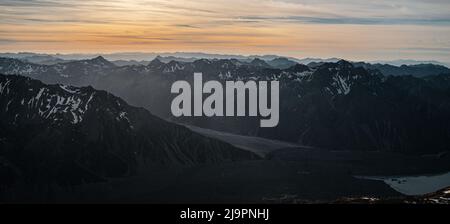 Vista mattutina delle Alpi meridionali dal Monte Cook Foto Stock