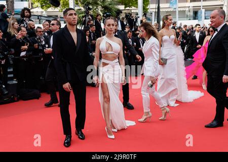 Achraf Hakimi, Hiba Abouk partecipa alla proiezione della celebrazione del 75th anniversario dell'Innocenzo (l'Innocenzo) durante il festival annuale del cinema di Cannes 75th al Palais des Festivals il 24 maggio 2022 a Cannes, Francia. Foto di Marco Piovanotto/ABACAPRESS.COM Foto Stock