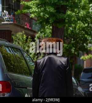 Uomo ebreo hassidico che indossa uno shtreimel Foto Stock