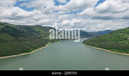 lago Bicaz in Romania, scena estiva Foto Stock