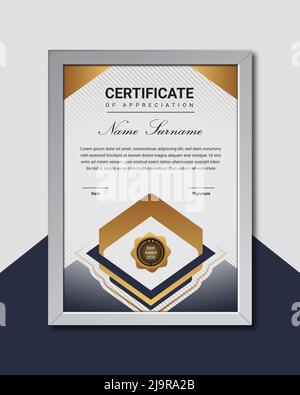 Design del modello del certificato di conseguimento in Vector con un distintivo di lusso Illustrazione Vettoriale