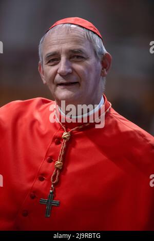 Città del Vaticano, Vaticano. 24 maggio 2022. Il Cardinale Matteo Maria Zuppi è il nuovo presidente della CEI (Conferenza Episcopale Italiana). Il Cardinale Matteo Maria Zuppi arriva alla Messa del Sinodo nella Basilica di San Pietro in Vaticano il 06 ottobre 2019. Credit: Maria Grazia Picciarella/Alamy Live News Foto Stock