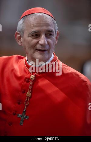 Città del Vaticano, Vaticano. 24 maggio 2022. Il Cardinale Matteo Maria Zuppi è il nuovo presidente della CEI (Conferenza Episcopale Italiana). Il Cardinale Matteo Maria Zuppi arriva alla Messa del Sinodo nella Basilica di San Pietro in Vaticano il 06 ottobre 2019. Credit: Maria Grazia Picciarella/Alamy Live News Foto Stock