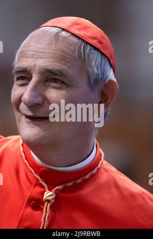 Città del Vaticano, Vaticano. 24 maggio 2022. Il Cardinale Matteo Maria Zuppi è il nuovo presidente della CEI (Conferenza Episcopale Italiana). Il Cardinale Matteo Maria Zuppi arriva alla Messa del Sinodo nella Basilica di San Pietro in Vaticano il 06 ottobre 2019. Credit: Maria Grazia Picciarella/Alamy Live News Foto Stock