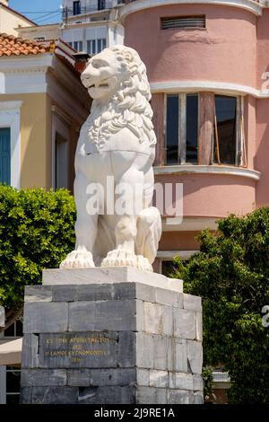 Griechenland, Insel Samos, Inselhauptort Samos (auch Vathy), piazza centrale di Pythagoras, Löwen-Denkmal Foto Stock