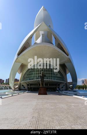 Valencia, Spagna - 05 05 2022: Palazzo delle Arti (Palau de les Arts Reina Sofia) alla Città delle Arti e delle Scienze di Valencia. Foto Stock