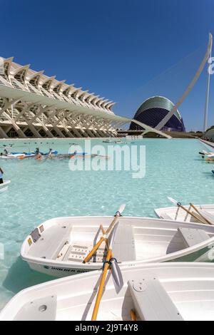 Valencia, Spagna - 05 06 2022: Il Museo della Scienza nella Città delle Arti e delle Scienze di Valencia, in Spagna, in una giornata di sole primaverile. Foto Stock