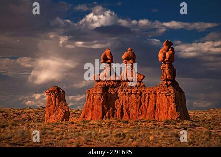 USA, Utah, Goblin Valley state Park. Alba su formazioni di arenaria erosa. Foto Stock