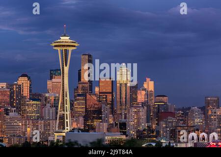 Skyline di Seattle al tramonto, Seattle, Washington state Foto Stock