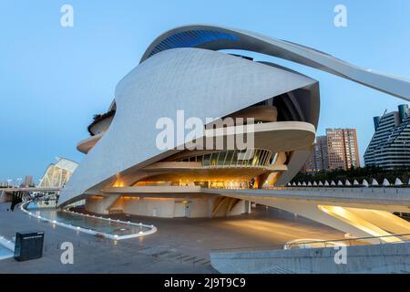 Valencia, Spagna - 05 07 2022: Palazzo delle Arti (Palau de les Arts Reina Sofia) alla Città delle Arti e delle Scienze di Valencia. Foto Stock