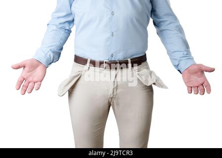Uomo con tasche vuote e mani aperte su sfondo bianco. Concetto di non avere soldi Foto Stock