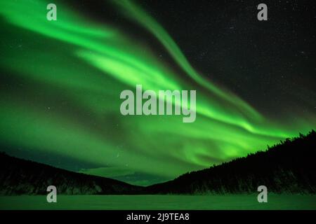 Aurora boreale nel Parco Nazionale di Lemmenjoki, Inari, Lapponia, Finlandia Foto Stock
