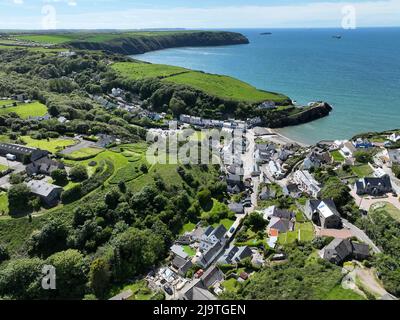 05/05/22 veduta aerea di Little Haven a Pembrokeshire, Galles, Regno Unito Foto Stock