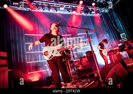 Oslo, Norvegia. 24th maggio 2022. La rock band inglese The Smile suona un concerto dal vivo al Sentrum Scene di Oslo. Qui cantante, cantautore e musicista Thom Yorke è visto dal vivo sul palco. (Photo Credit: Gonzales Photo/Alamy Live News Foto Stock