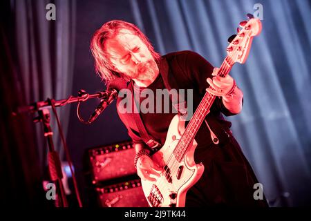 Oslo, Norvegia. 24th maggio 2022. La rock band inglese The Smile suona un concerto dal vivo al Sentrum Scene di Oslo. Qui cantante, cantautore e musicista Thom Yorke è visto dal vivo sul palco. (Photo Credit: Gonzales Photo/Alamy Live News Foto Stock