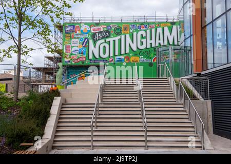 Carrington Street e l'ingresso al passaggio pedonale per Lister Gate nel centro di Nottingham 2022 maggio, Nottinghamshire Inghilterra UK Foto Stock