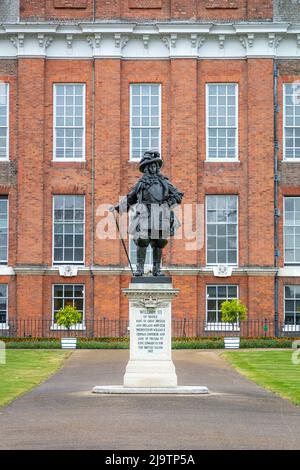 Statua del re Guglielmo III d'Orange sui terreni di Kensington Palace, Kensington, Londra, Inghilterra, Regno Unito Foto Stock