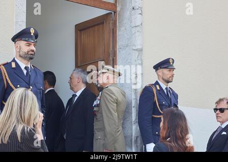 23 maggio 2022, Palermo, Sicilia, Italia: Trent'anni fa la mafia siciliana uccise il giudice Giovanni Falcone con una bomba a a Capaci, sotto l'autostrada che collegava l'aeroporto al centro di Palermo...anti-mafia, perseguendo anche il magistrato Falcone, sua moglie Francesca Morvillo, E tre membri della sua scorta di polizia, Rocco di Cillo, Vito Schifani e Antonio Montinaro, furono killed...Commemoration del massacro di Capaci nella stazione di polizia ''Pietro Lungaro'' di Palermo, in Sicilia. (Credit Image: © Victoria Herranz/ZUMA Press Wire) Foto Stock