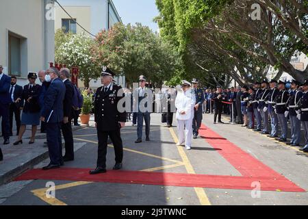 23 maggio 2022, Palermo, Sicilia, Italia: Trent'anni fa la mafia siciliana uccise il giudice Giovanni Falcone con una bomba a a Capaci, sotto l'autostrada che collegava l'aeroporto al centro di Palermo...anti-mafia, perseguendo anche il magistrato Falcone, sua moglie Francesca Morvillo, E tre membri della sua scorta di polizia, Rocco di Cillo, Vito Schifani e Antonio Montinaro, furono killed...Commemoration del massacro di Capaci nella stazione di polizia ''Pietro Lungaro'' di Palermo, in Sicilia. (Credit Image: © Victoria Herranz/ZUMA Press Wire) Foto Stock