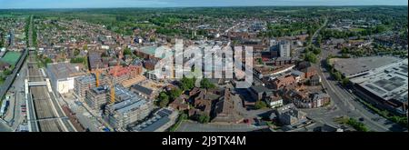 Vista aerea di Newbury Town dalla stazione ferroviaria in direzione nord Foto Stock