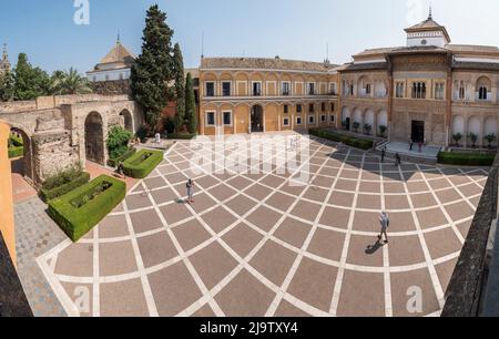 Royal Alcázar di Siviglia, un complesso monumentale murato costruito in diverse tappe storiche. Foto Stock