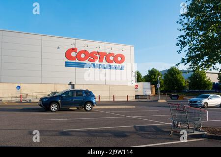 Magazzino Costco UK visto dall'area di parcheggio Foto Stock