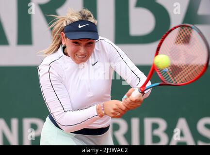 Parigi, Francia. 25th maggio 2022. Donna Vekic di Croazia gioca contro US Amanda Anesimo durante la loro partita di tennis francese al Roland Garros vicino Parigi, Francia, mercoledì 25 maggio 2022. Anisimova vinse il 6-4, il 6-1. Foto di Maya Vidon-White/UPI Credit: UPI/Alamy Live News Foto Stock